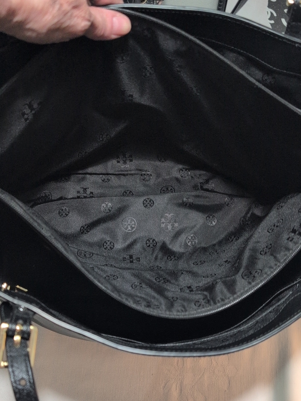 Tory Burch York large Buckle Tote Bag with Black saffiano leather and gold ๐ฅ๐ฅ - Picture 14 of 16